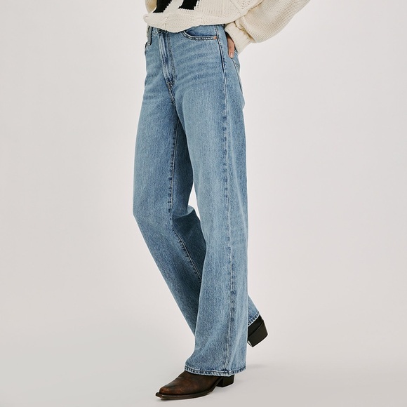 Levi’s Ribcage Wide Leg Jean - Picture 4 of 5